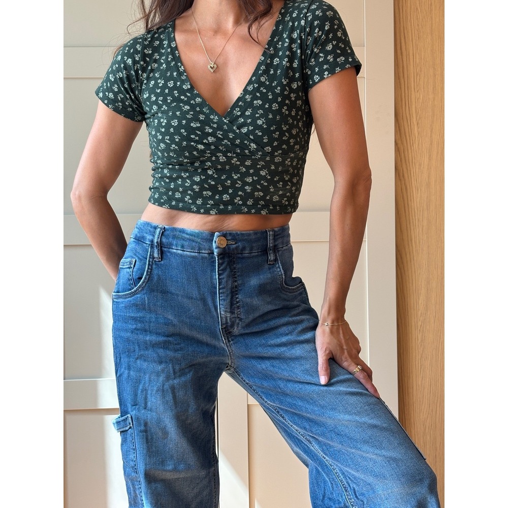 Brandy Melville Floral Wrap Crop Top V-Neck Short Sleeve Dark Green White Small
